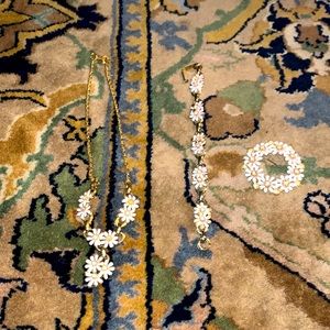 Vintage bundle necklace, bracelet and broach.‎